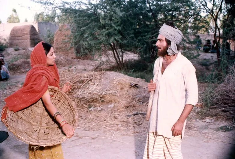 Dipti Nawal as Bhano and Raj Babbar as Jagseer in &lsquo;Marhi Da Deeva&rsquo;